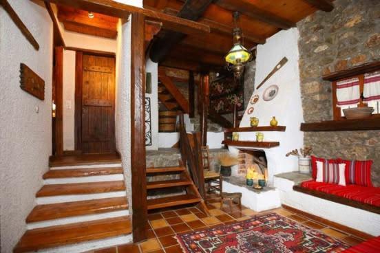Lílaia Mariolata Stone Houseヴィラ エクステリア 写真